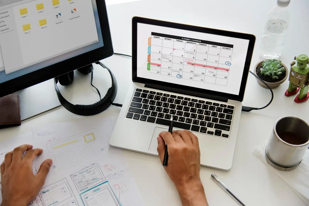 Streamline admin tasks with AI based on predictive analytics